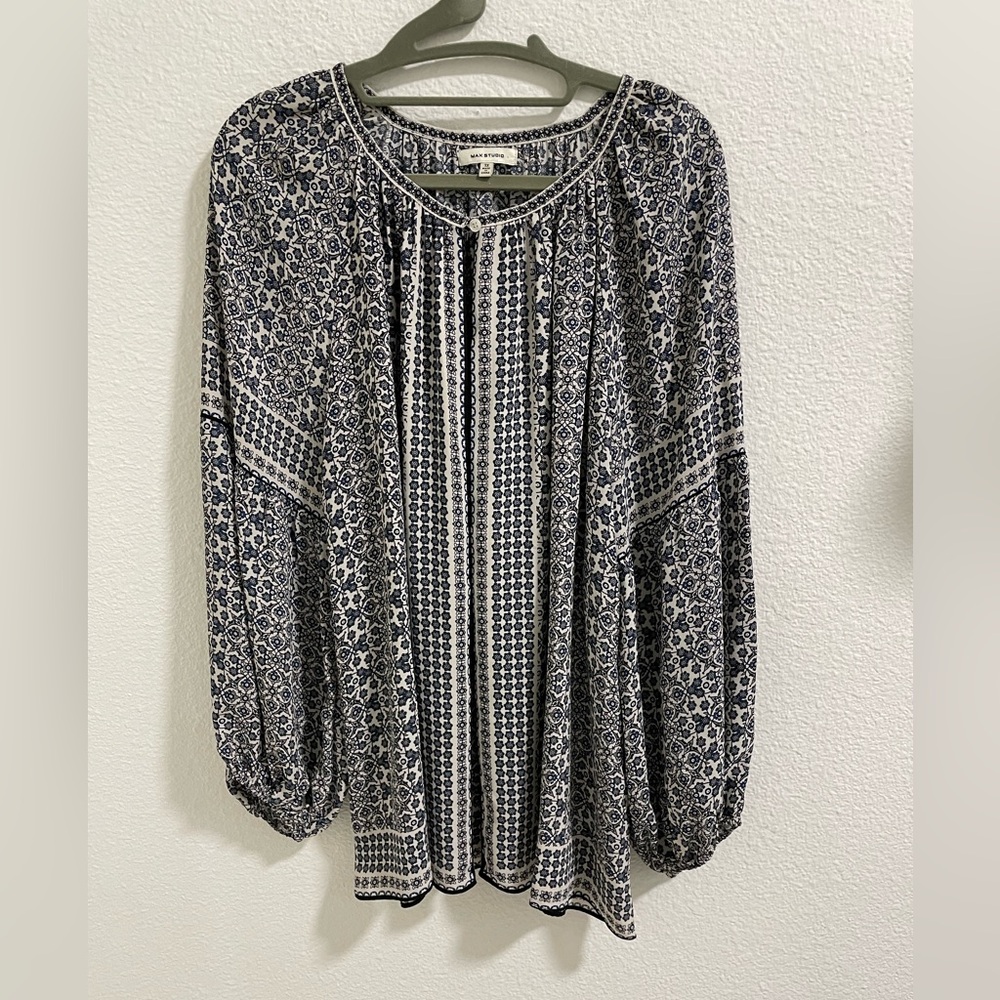 Max studio Elegant navy blue  and White Women's Top blouse
